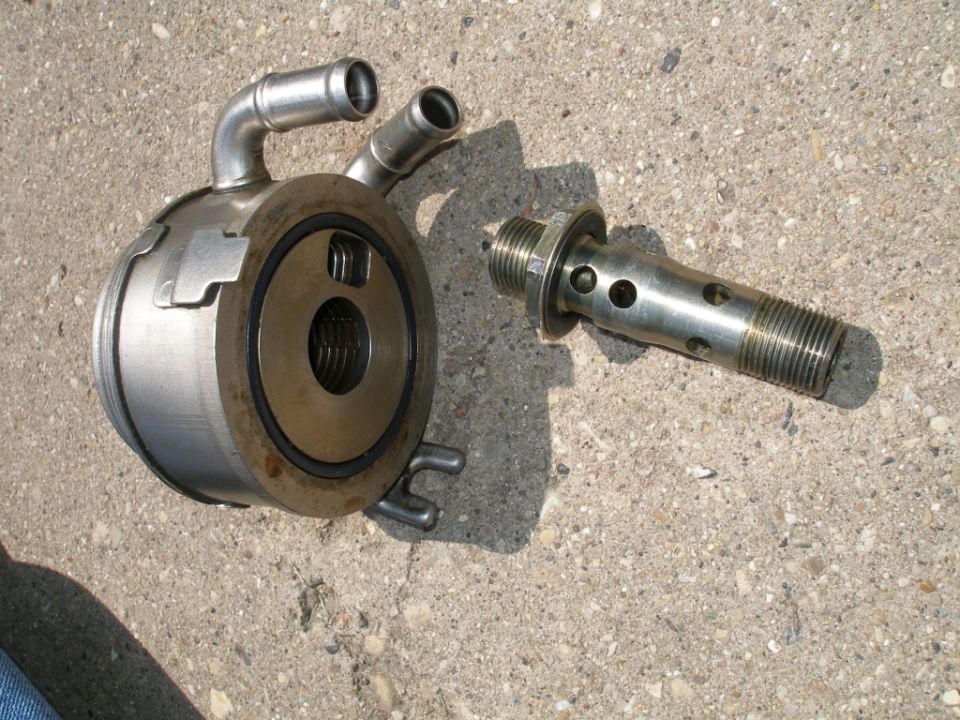 Oil cooler and thermostatic element on concrete