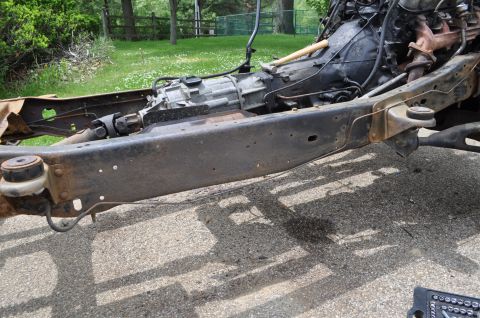 1986 Ford Bronco - The chassis and drivetrain of a vehicle are shown in detail, with a watermark indicating the source.