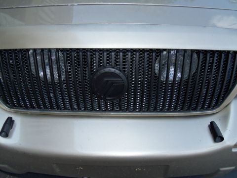 2000 Mercury Grand Marquis - Close-up of the front grille and Mercury emblem on a 2000 Mercury Grand Marquis.