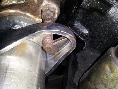 1995 Ford Bronco - this is the passenger side. this side bolts up perfecty, but wen trying to get the driver side in by trying to pr it on the studs, it was s…