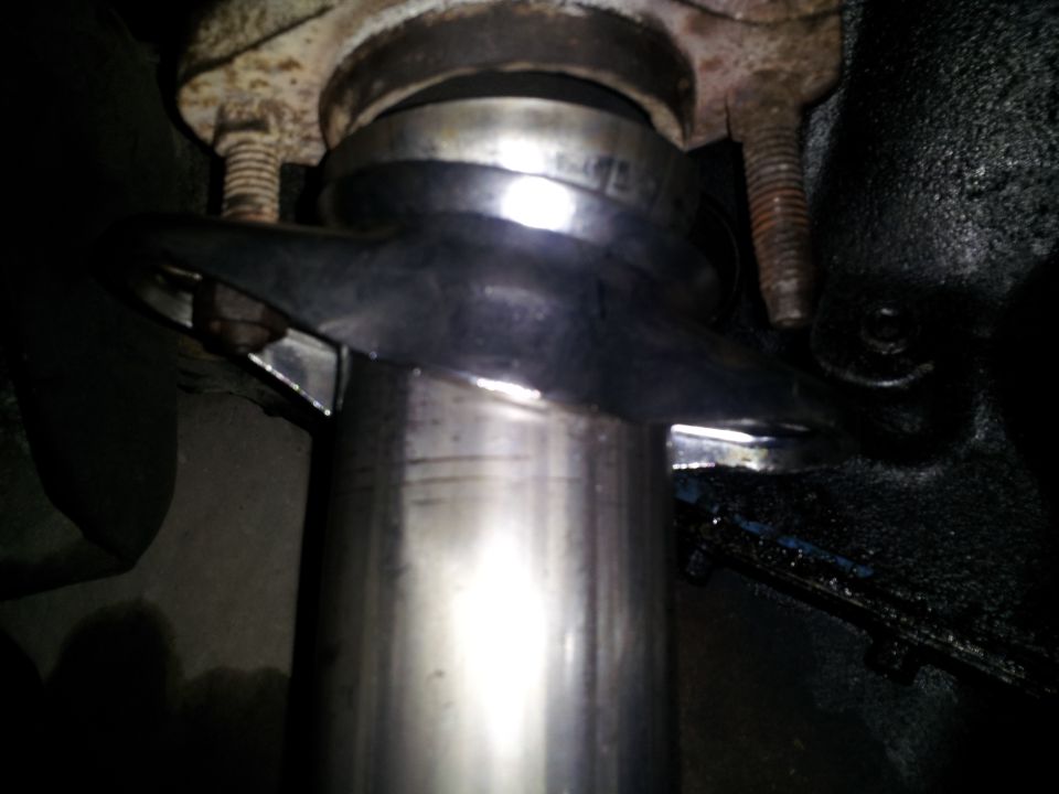 driver side manifold is angled while pipe jus shoots straight up and doesnt form with the manifold. (this is with passenger side manifold completely bolted on flush)