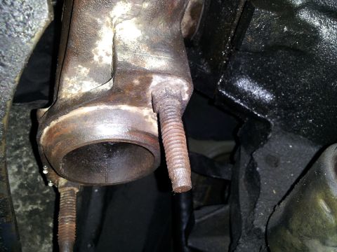 1995 Ford Bronco - stripped stud from un even angkes in the y pipe. Passenger side