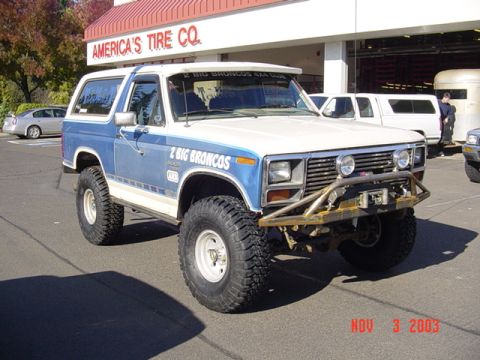 1989 Ford Bronco - Looks more gooder with 37s