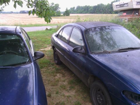 1999 Ford Escort photo