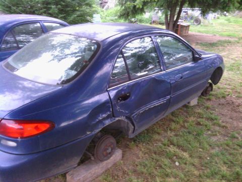 1999 Ford Escort photo