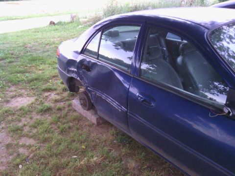 1999 Ford Escort photo