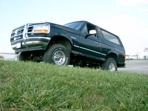 1995 Ford Bronco - Just a wee hill at work, need some real mud
