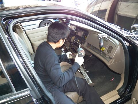 2003 Ford Crown Victoria - Technician services the center console of a Crown Victoria, sill rail along the floor