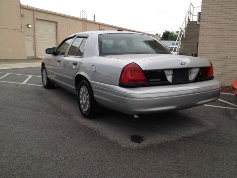 2005 Ford Crown Victoria photo