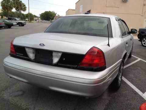 2005 Ford Crown Victoria photo