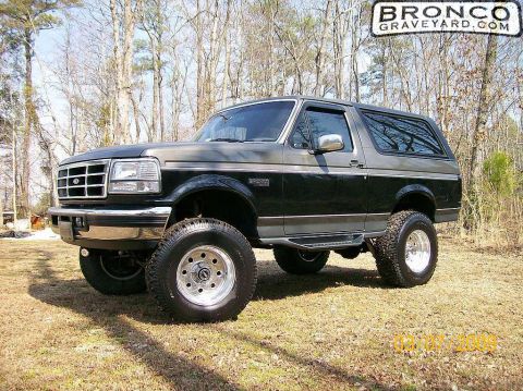 1993 Ford Bronco - This lifted 1993 Ford Bronco features a two-tone black and grey paint scheme and aftermarket wheels.