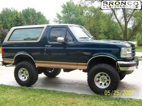 1993 Ford Bronco - This lifted Ford Bronco has a two-tone paint scheme and aftermarket wheels.