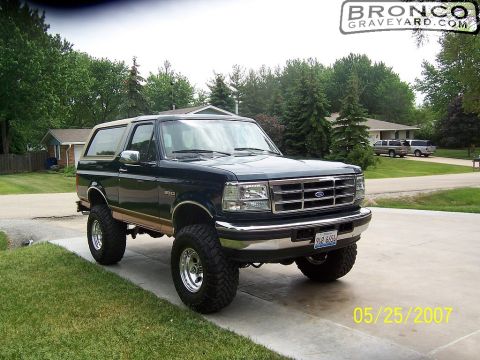 1993 Ford Bronco - This lifted Ford Bronco has a distinctive grille and body style that suggests a 1992 model year.