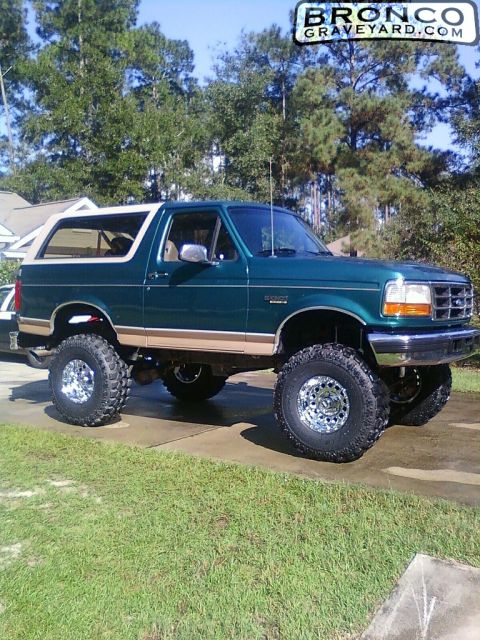 1993 Ford Bronco - This lifted 1993 Ford Bronco features a two-tone paint scheme with green and tan accents.