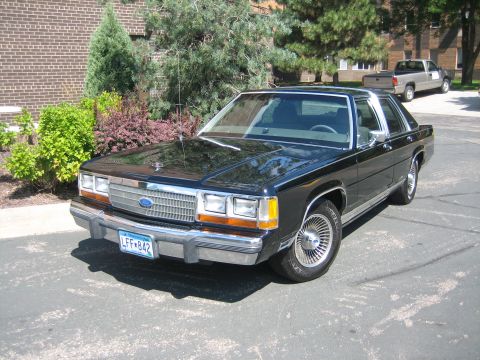 1989 Ford LTD Crown Victoria photo