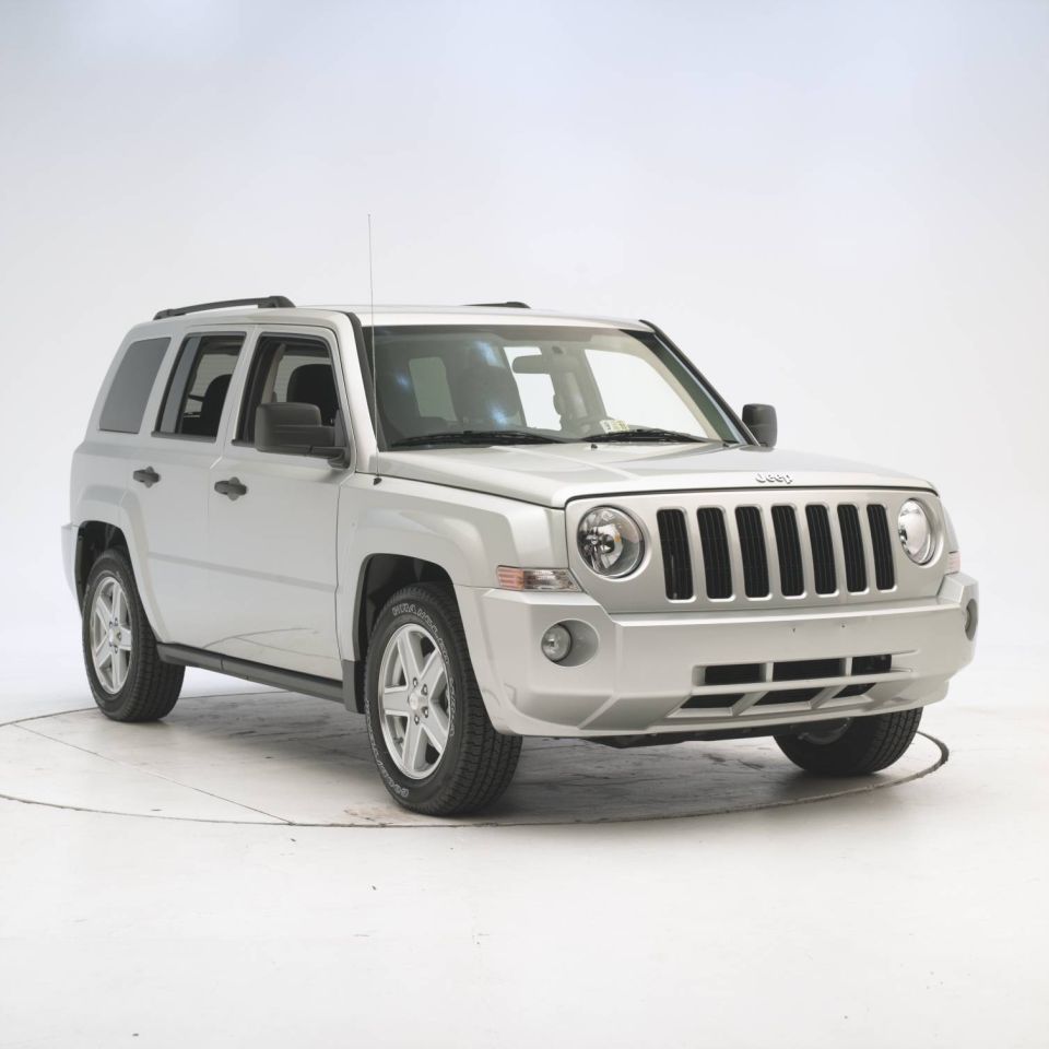 Silver Jeep Patriot front 3/4 view