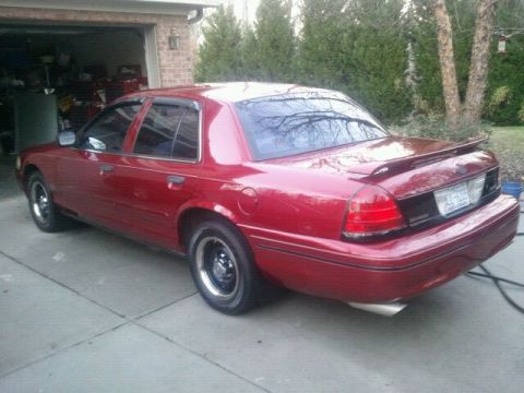 2000 Ford Crown Victoria photo
