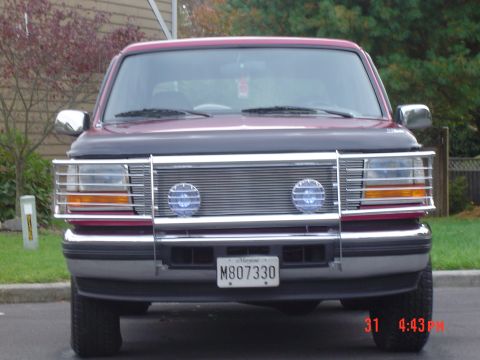 1995 Ford Bronco - Front end closeup