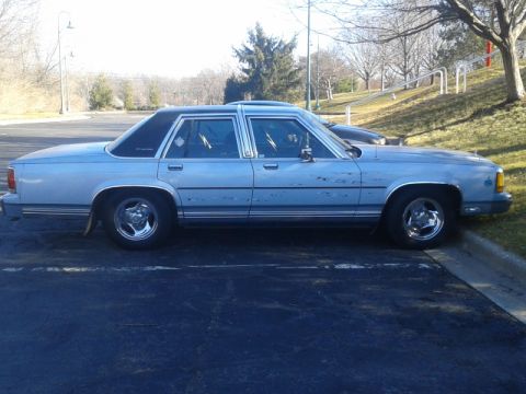 1989 Ford Crown Victoria LTD photo