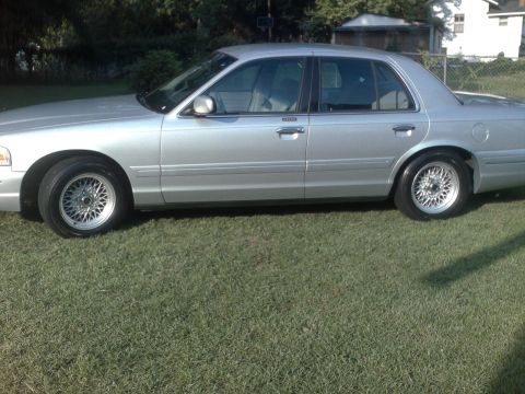 1999 Ford Crown Victoria photo