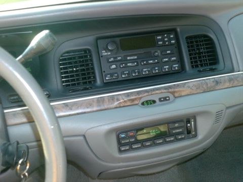 1999 Ford Crown Victoria photo