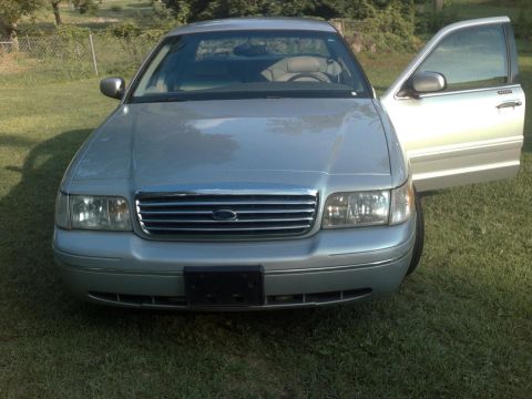 1999 Ford Crown Victoria photo