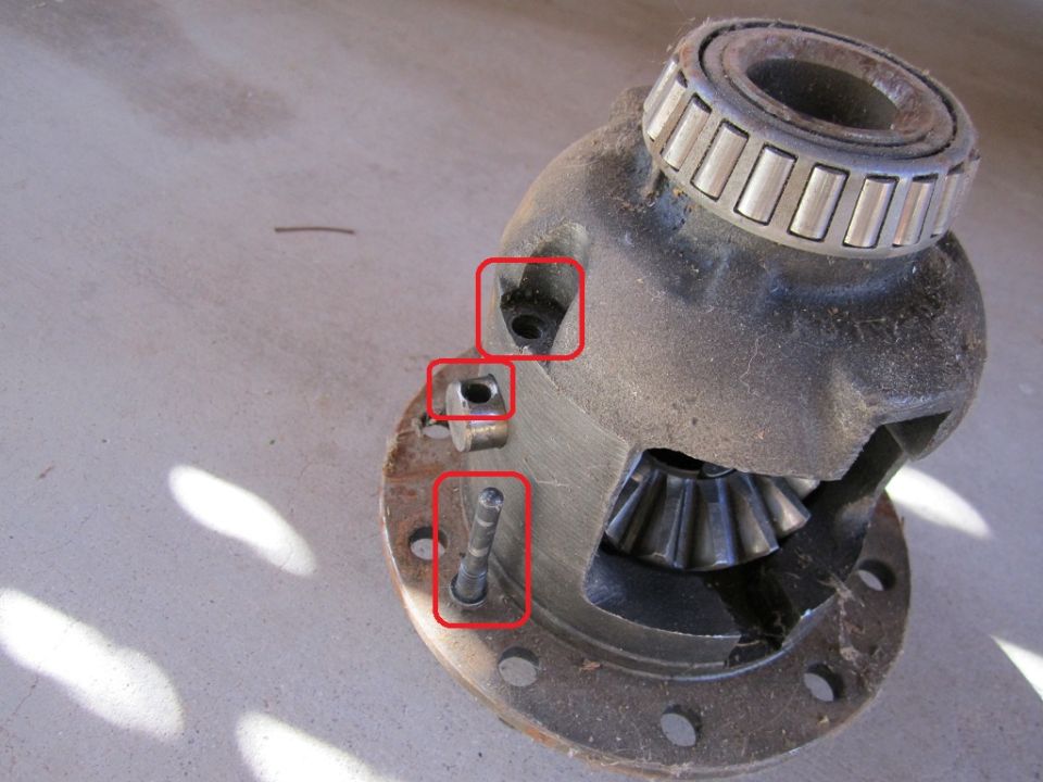 Differential housing with gears and bearing, showing red-circled bolt holes