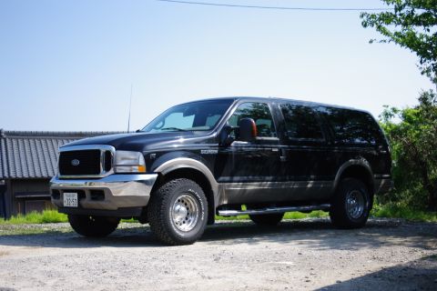 2000 Ford Excursion photo