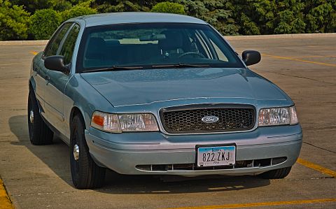 2004 Ford Crown Victoria photo