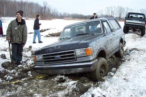 1993 Ford Bronco - 1989 Bronco stuck at Mounds. Zach Kohl w/shovel