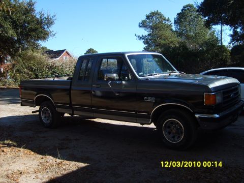1989 Ford F-150 - This 1989 Ford F-150 pickup truck is shown from the front three-quarter angle.
