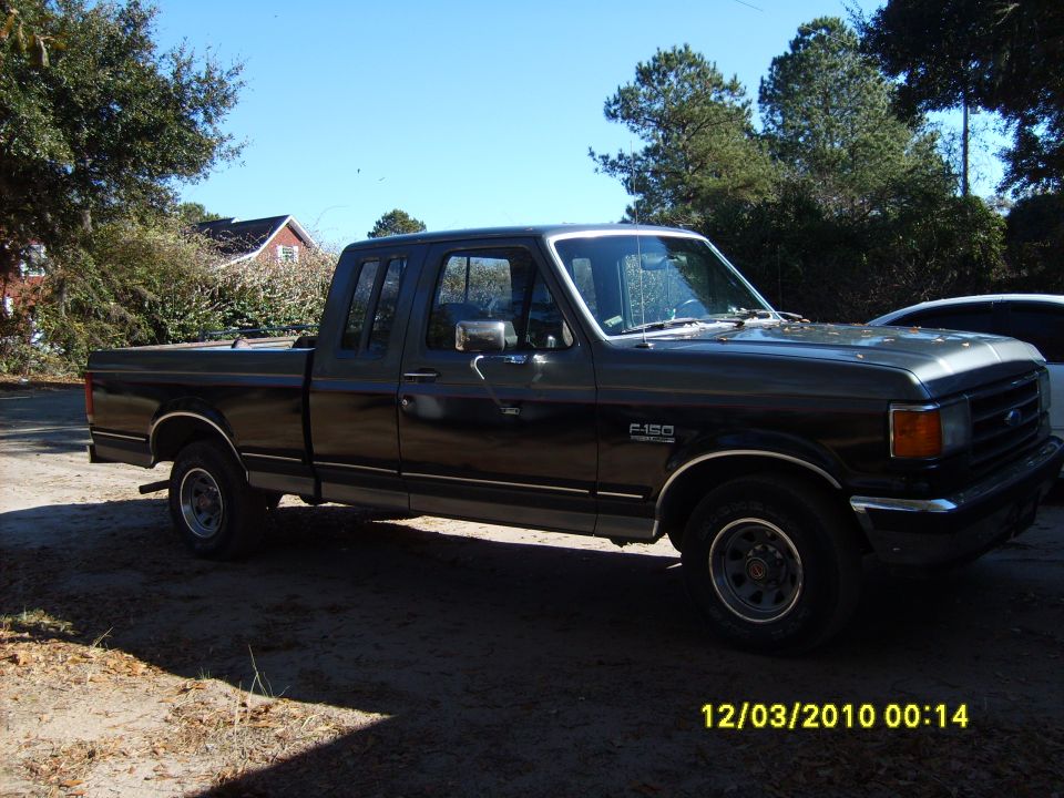 1989 Ford F-150 four-door pickup truck, 3q-front view