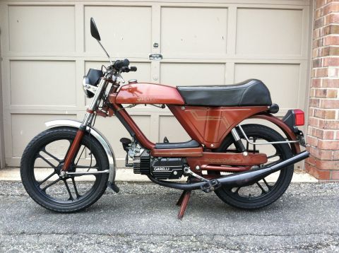 1981 Garelli Rally Sport - Side view of a 1981 Garelli Rally Sport moped with a brown frame and black seat.
