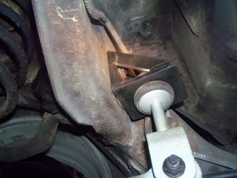 1979 Ford Ranchero - 2.5" x 2.5" x 1/4" angle iron modified with gussets for use as rear sway bar end link, bolted to crossmember.
