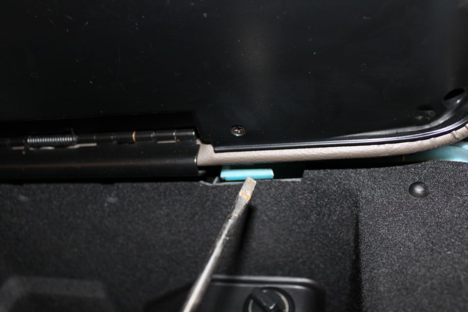 tap broken on 2003 crown victoria sport console.