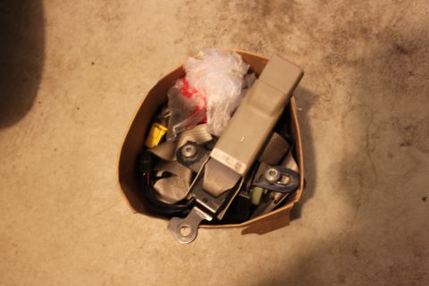 2003 Ford Crown Victoria - 2007 complete seatbelt set. (stone)