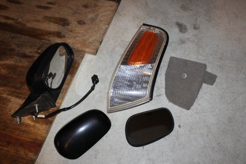 2003 Ford Crown Victoria - RH turn signel, RH 1999 mirror with flat black cover, also have LH flat black mirror cover and 2007 stone carpet dash cover.