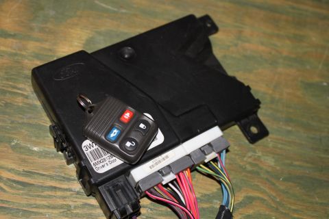 2003 Ford Crown Victoria - 2003 crown victoria LX, OEM keyless module and keypad entery module. with fob and wiring harness.