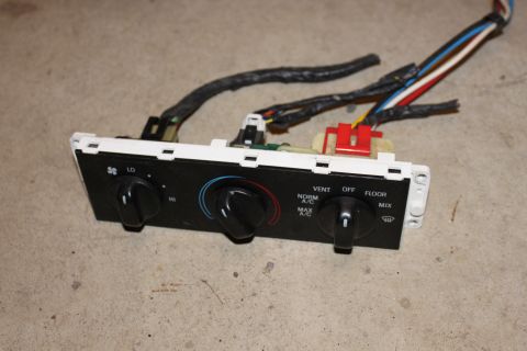 2003 Ford Crown Victoria - 2003 a/c controls.