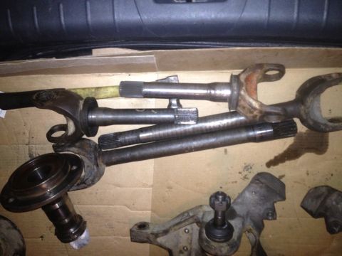 1997 Dodge 2500 - 97 F350 stub shafts. Inner shafts won't work, dodge has 30 spline and ford has 35 spline. Ford stubs attach to dodge inner shafts with new…