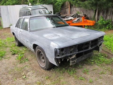 1991 Ford LTD Crown Victoria - This 1991 Ford Crown Victoria LTD is in primer and missing its front bumper and grille.