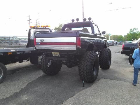1995 Ford Bronco - A lifted 1995 Ford Bronco XLT is seen on a tow truck, oversized tires and a custom look.