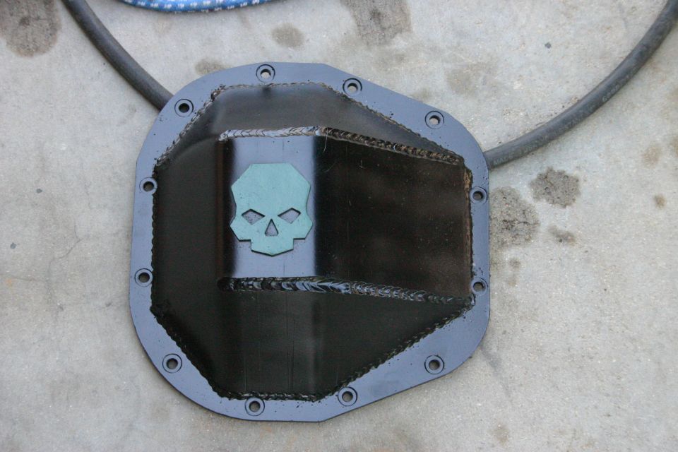 Differential cover with a teal skull cut-out welded on