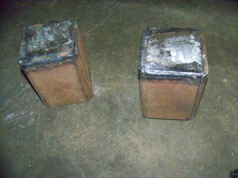1985 Ford Bronco - Two fabricated metal blocks are shown on a floor, with a Supermotors watermark visible.