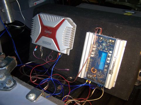 1995 Ford Bronco - Two car audio amplifiers are wired together, one is a Sony Xplod model.