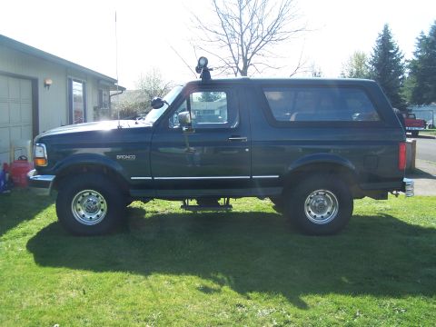 1995 Ford Bronco - This 1995 Ford Bronco features a lifted suspension and auxiliary lights mounted on the roof.
