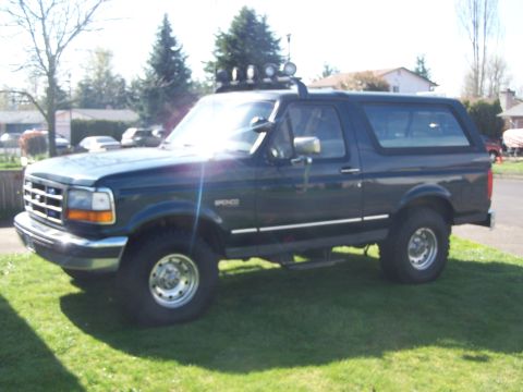 1995 Ford Bronco - This lifted Ford Bronco, likely from the early to mid-1990s, is equipped with auxiliary lighting and side steps.