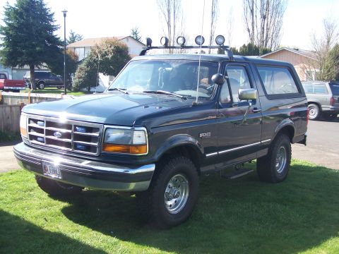1995 Ford Bronco - This 1995 Ford Bronco features a lifted suspension and a roof-mounted light bar.