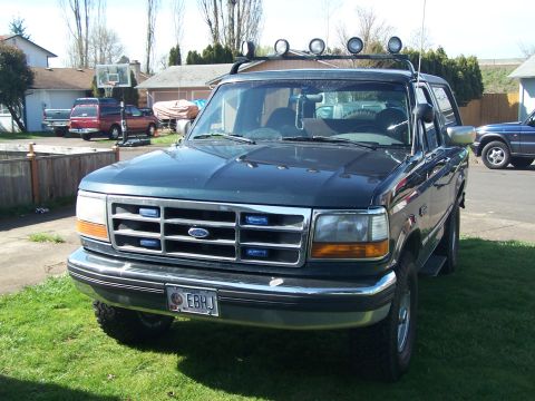 1995 Ford Bronco - This 1995 Ford Bronco features roof-mounted lights and a modified front grille.