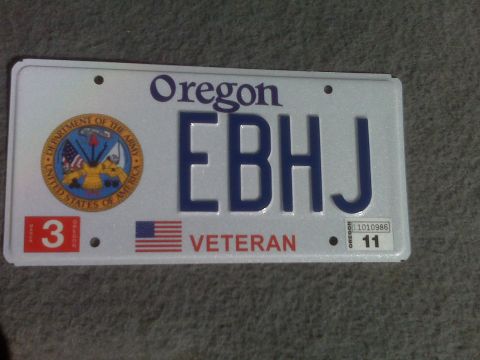1995 Ford Bronco - Oregon license plate shows "EB HJ" and "VETERAN" designation with Army seal.
